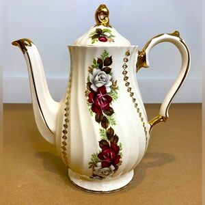 Sadler Bone China Coffee Pot/Teapot Swirl Red White Roses Very Gilded Gold Trim